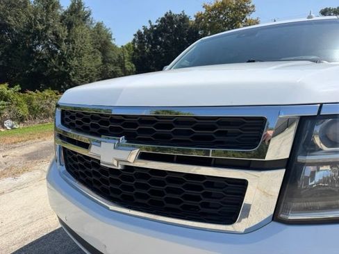 Used 2019 Chevrolet Tahoe LT w/ Luxury Package RWD image 2