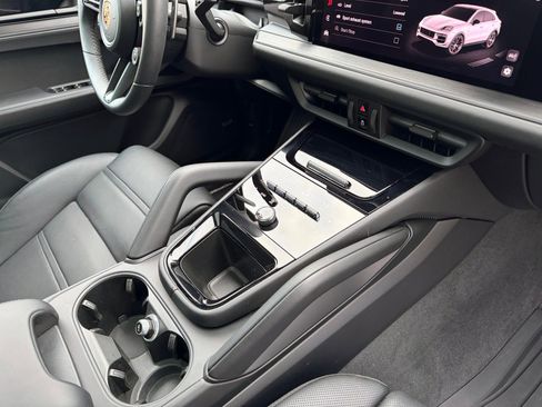 Used 2025 Porsche Cayenne GTS image 21