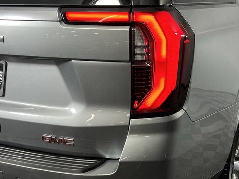 Used 2025 GMC Yukon XL Denali image 12