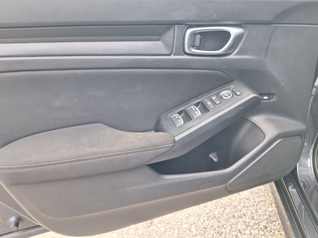 Used 2025 Honda Civic Sport image 29