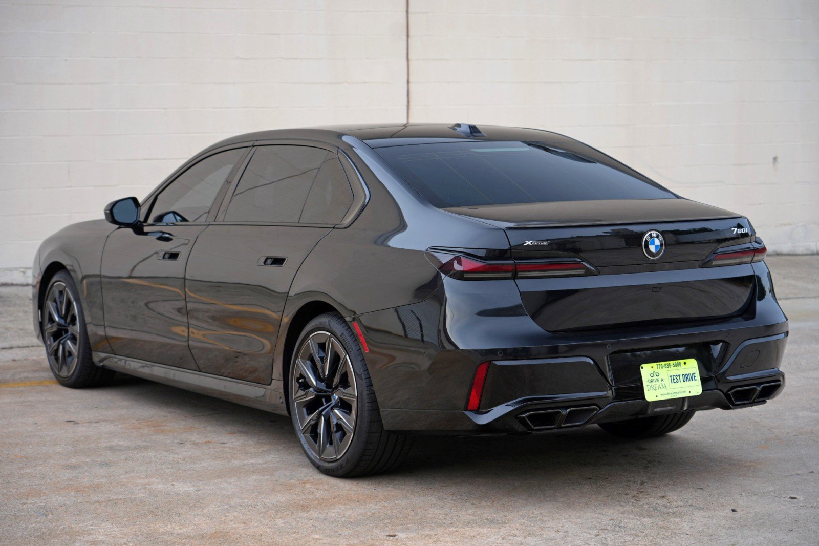 Used 2023 BMW 760i xDrive AWD/4WD image 70