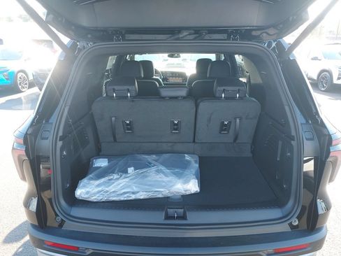 New 2027 Chevrolet Traverse LT FWD image 9
