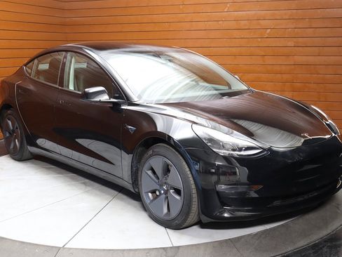 Used 2023 Tesla Model 3 Standard Range image 18