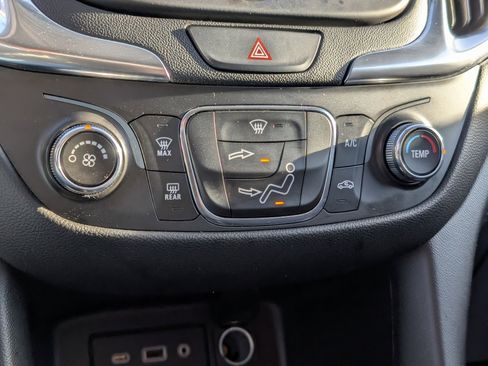 Used 2021 Chevrolet Equinox LT image 20