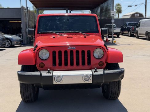 Used 2013 Jeep Wrangler Unlimited Sahara w/ Connectivity Group AWD/4WD image 2