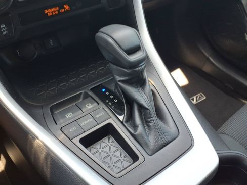 Used 2021 Toyota RAV4 LE w/ Carpet Mat Package (TMS) FWD image 19