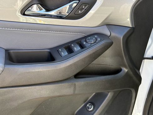 Used 2020 Chevrolet Traverse LT w/ Driver Confidence II Package AWD/4WD image 16