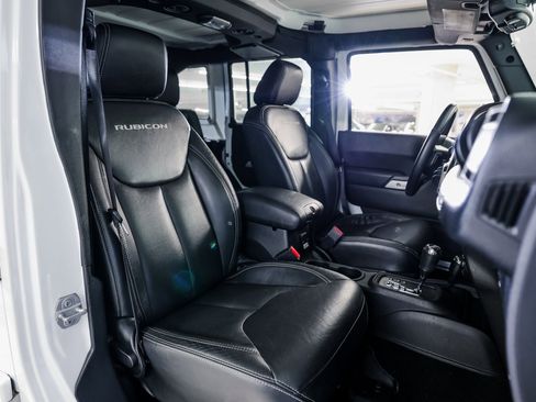 Used 2017 Jeep Wrangler Unlimited Rubicon w/ Connectivity Group image 27