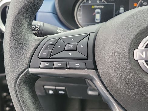 Used 2025 Nissan Versa SV FWD image 20