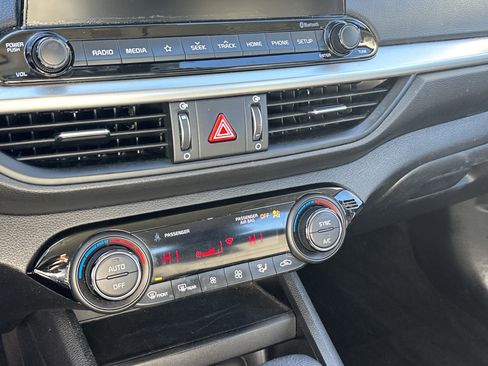 Used 2019 Kia Forte LXS image 28