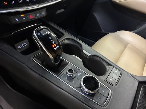 Used 2024 Cadillac XT4 Luxury w/ Cold Weather Package FWD image 24