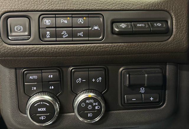 Used 2024 GMC Yukon Denali w/ Denali Reserve Package AWD/4WD image 26