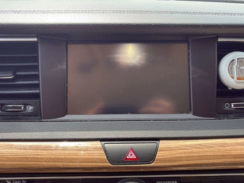 Used 2017 Kia Cadenza Premium image 24