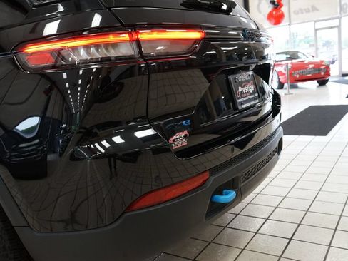Used 2023 Jeep Grand Cherokee Trailhawk AWD/4WD image 15