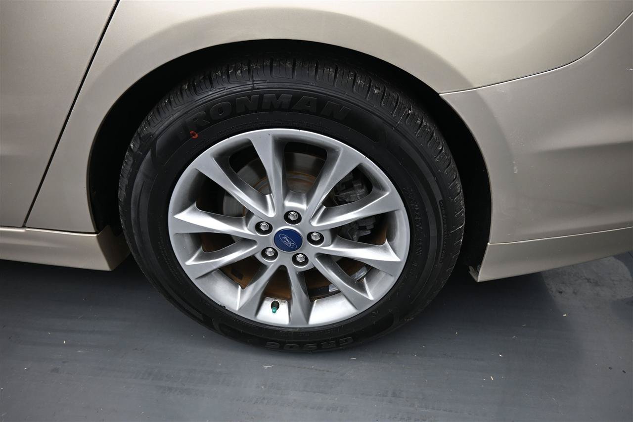 Used 2017 Ford Fusion SE w/ Fusion SE Technology Package FWD image 20