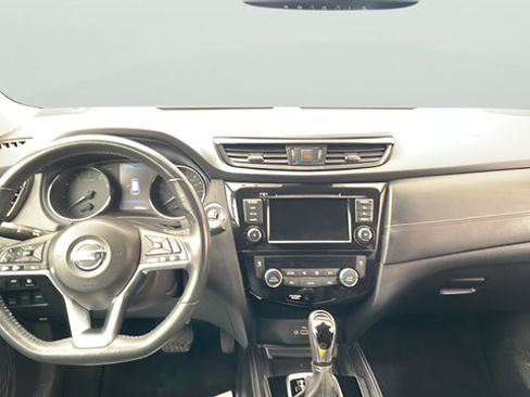 Used 2018 Nissan Rogue SL AWD/4WD image 9