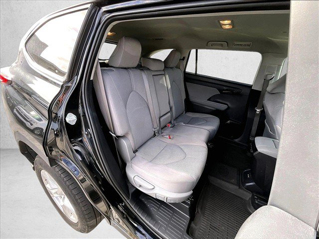 Used 2020 Toyota Highlander L FWD image 30