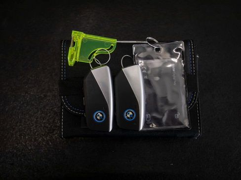 Used 2023 BMW iX xDrive50 w/ Sport Package image 43