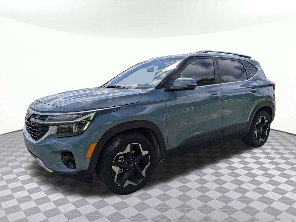 Used 2025 Kia Seltos EX FWD image 7