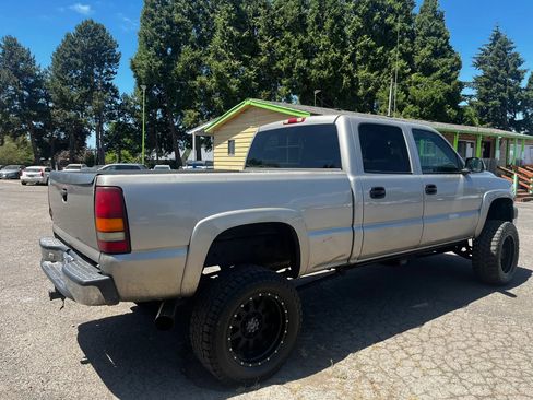 Used 2001 Chevrolet Silverado 2500 LS w/ Off-Road Skid Plate Pkg AWD/4WD image 3