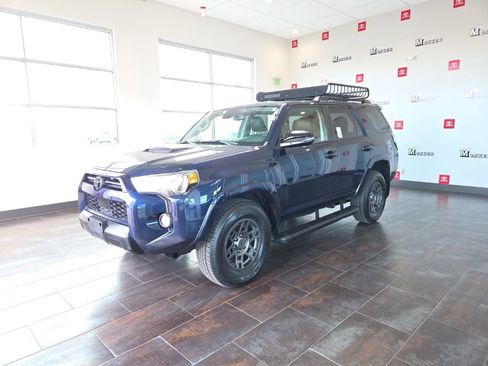 Used 2020 Toyota 4Runner Venture w/ Moonroof Package image 3