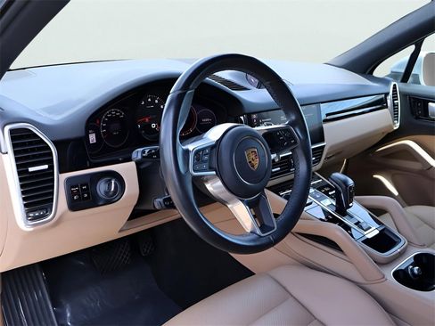 Used 2021 Porsche Cayenne Base image 18