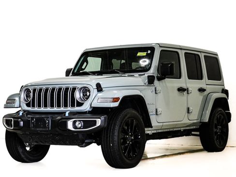 Used 2024 Jeep Wrangler Unlimited Sahara AWD/4WD image 3