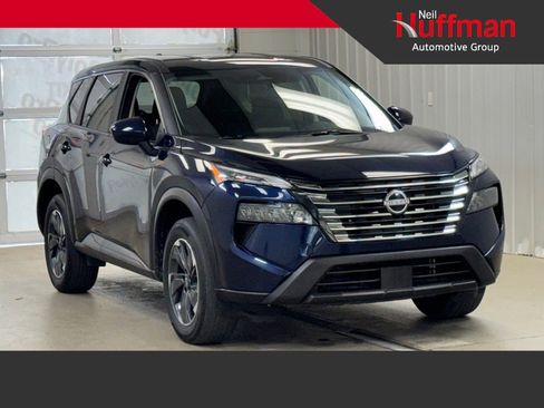 Used 2025 Nissan Rogue SV image 1