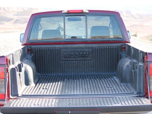 Used 2003 Nissan Frontier XE image 9