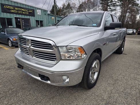Used 2015 RAM 1500 Classic SLT w/ SLT Plus D←cor Group AWD/4WD image 4