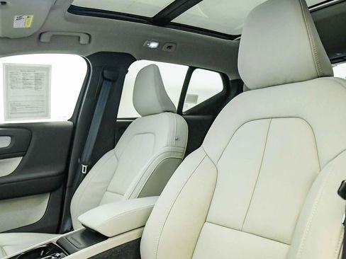 Certified 2023 Volvo XC40 B5 Plus w/ Driver Assist Package AWD/4WD image 18