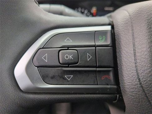 Certified 2025 Jeep Compass Latitude image 19