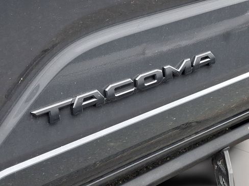 Used 2025 Toyota Tacoma TRD Sport AWD/4WD image 14