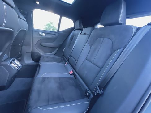 Used 2023 Volvo XC40 B5 Plus w/ Climate Package AWD/4WD image 25