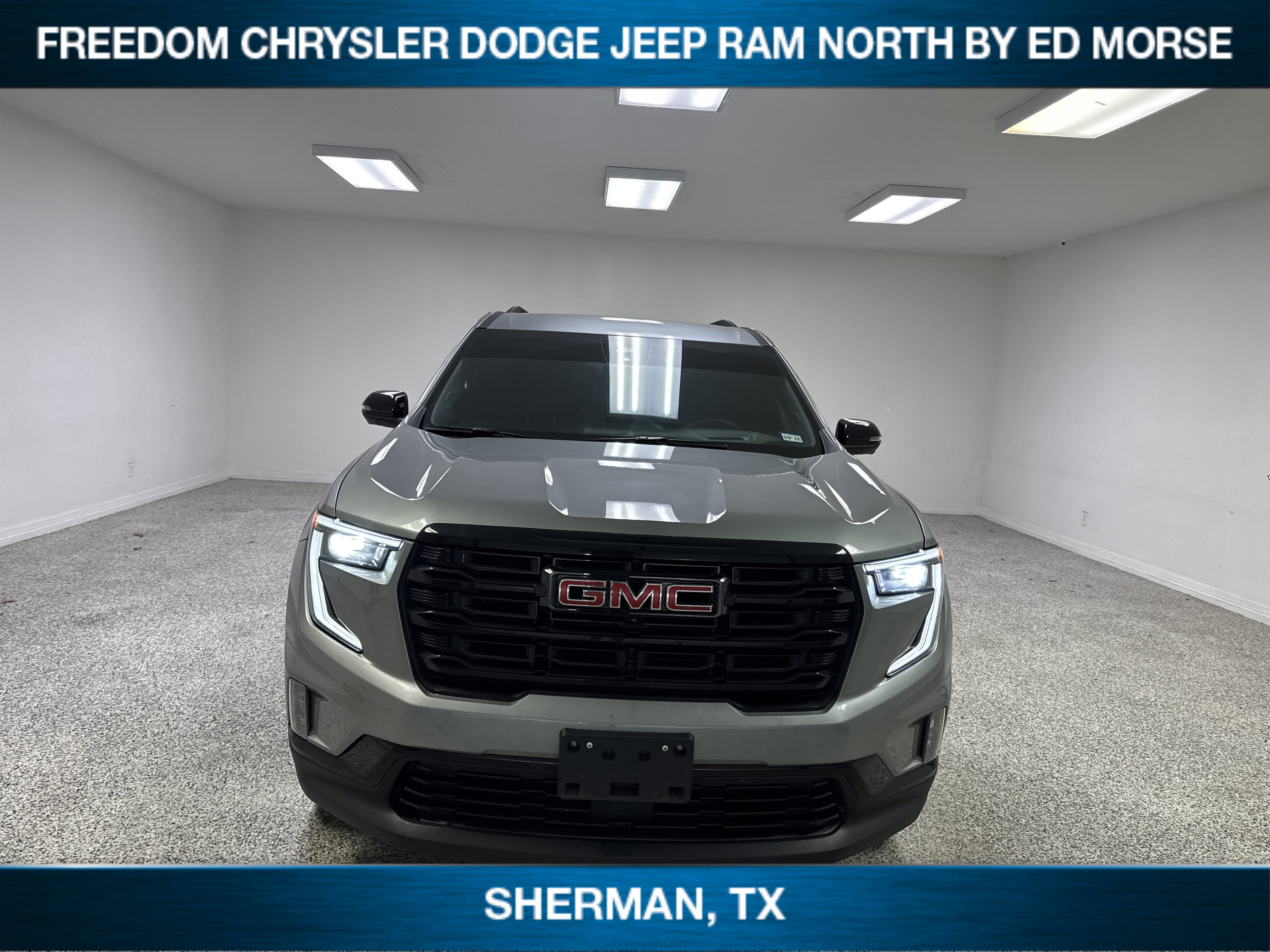 Used 2024 GMC Acadia Elevation w/ Black Edition FWD image 2