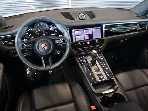 Used 2025 Porsche Macan Turbo AWD/4WD image 18
