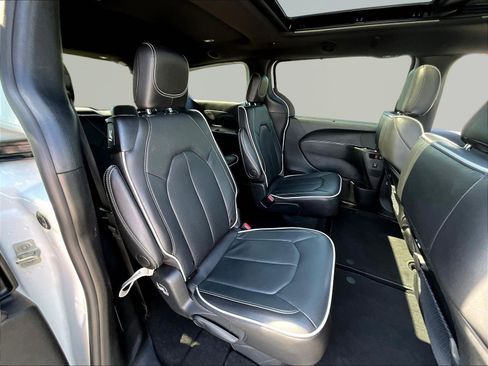 Used 2026 Chrysler Pacifica Limited w/ S Appearance Package FWD image 25