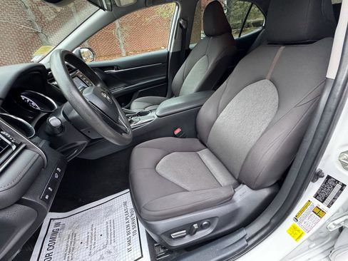 Used 2020 Toyota Camry LE image 8