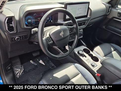 Used 2025 Ford Bronco Sport Outer Banks w/ Outer Banks Tech Package+ AWD/4WD image 2