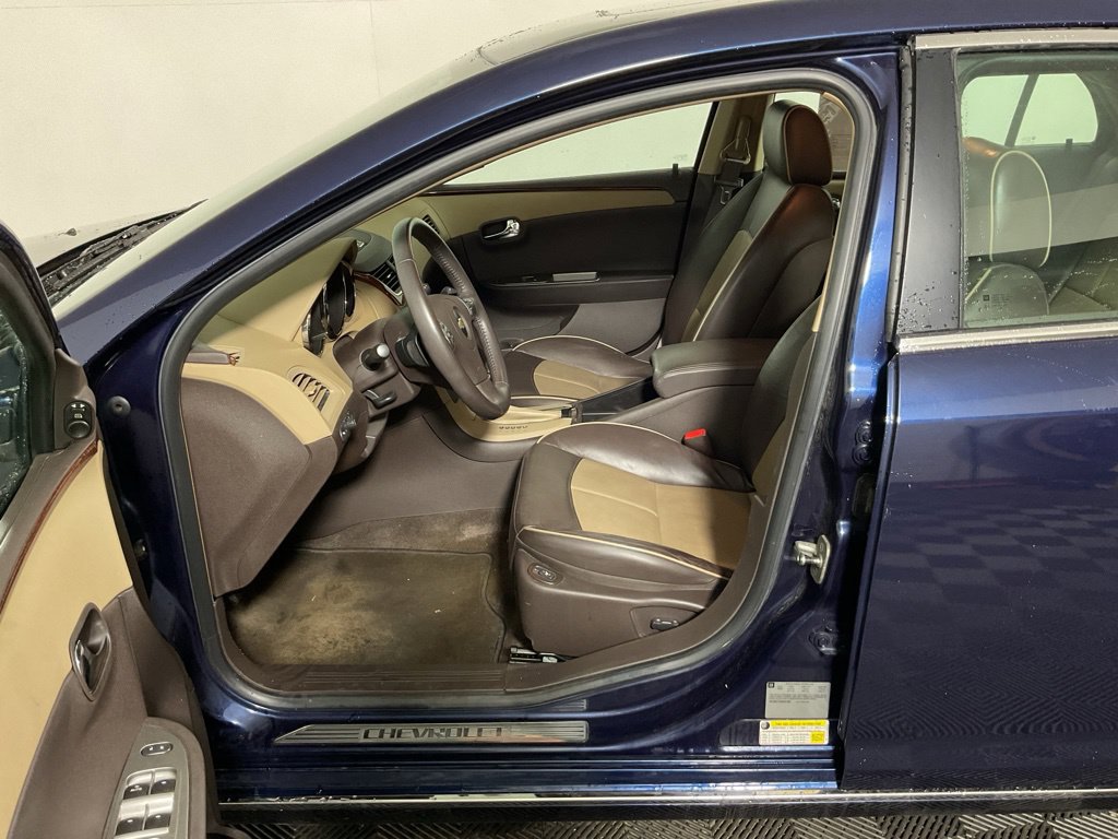 Used 2008 Chevrolet Malibu LTZ w/ Rear Power Package FWD image 19