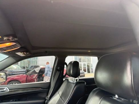 Used 2016 Jeep Grand Cherokee Overland w/ Advanced Technology Group AWD/4WD image 8