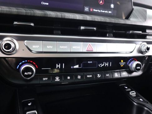 Used 2024 Kia Telluride EX w/ EX Captain's Chair Package FWD image 21