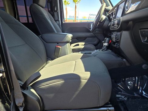 Used 2023 Jeep Wrangler Unlimited Sahara AWD/4WD image 14