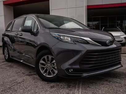 New 2025 Toyota Sienna XLE