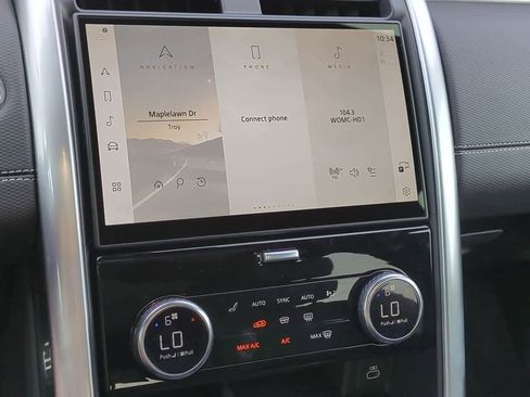 New 2025 Land Rover Discovery Dynamic SE image 29