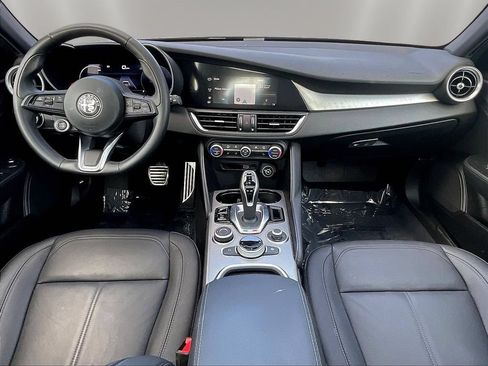 Used 2024 Alfa Romeo Giulia Ti AWD/4WD image 7