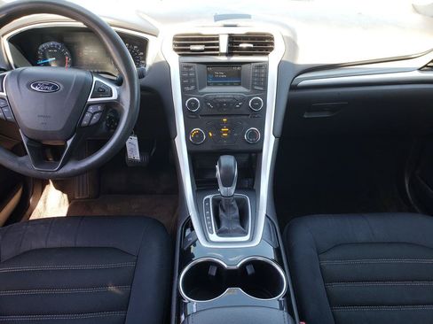 Used 2015 Ford Fusion SE FWD image 12