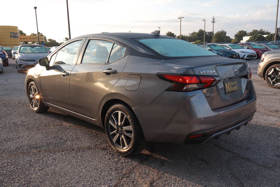 Used 2025 Nissan Versa SV FWD image 4