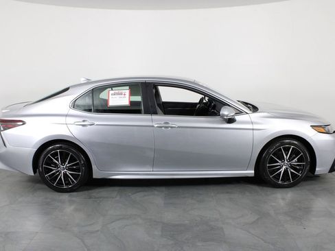 Used 2023 Toyota Camry SE image 14