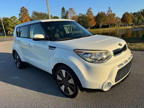 Used 2014 Kia Soul ! image 2